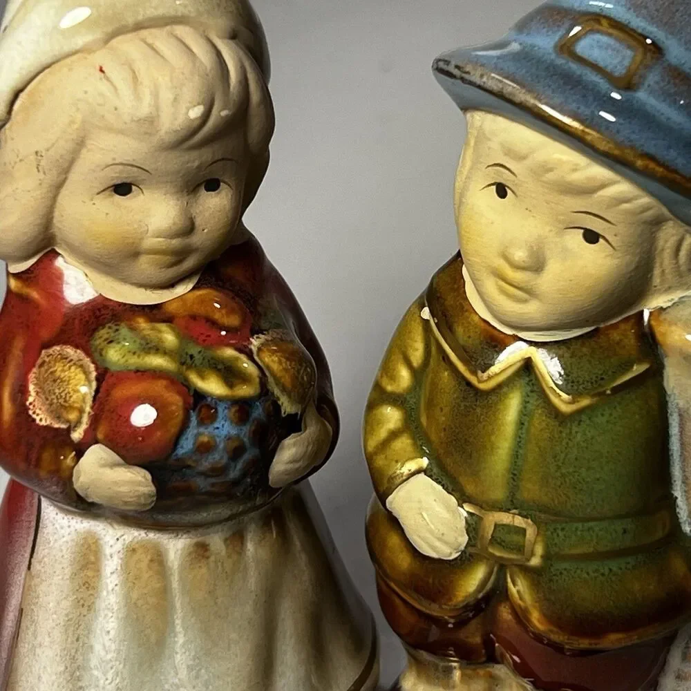 VTG Pilgrim Thanksgiving / Fall Salt Pepper Shakers -Glazed Stoneware Ceramic